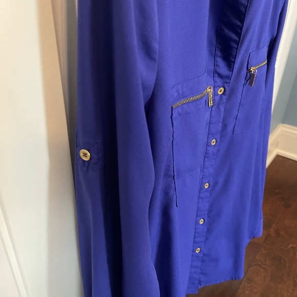 Calvin Klein Blue Dress Shirt with gold accents - Picture 4 of 7